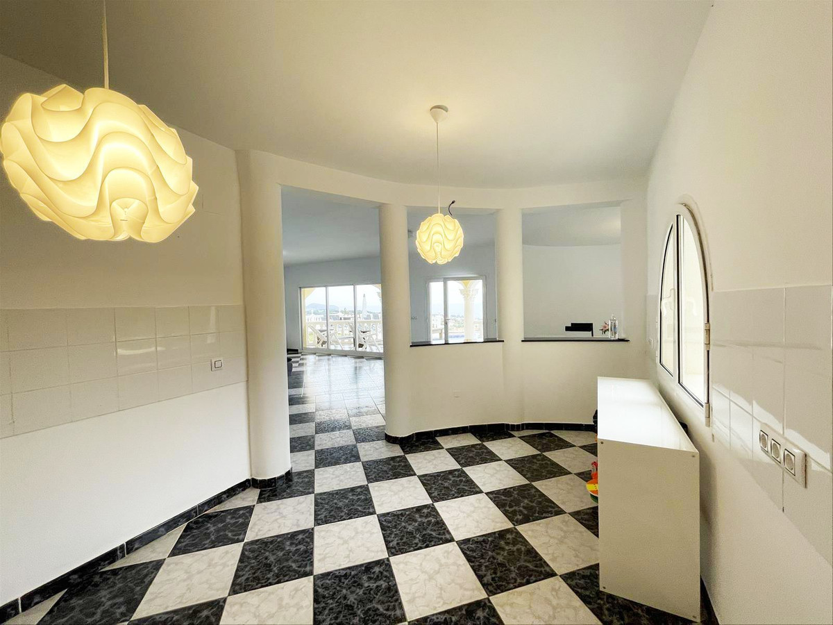 4 Bed Townhouse for sale in Calpe Costa Blanca, Alicante, Spain