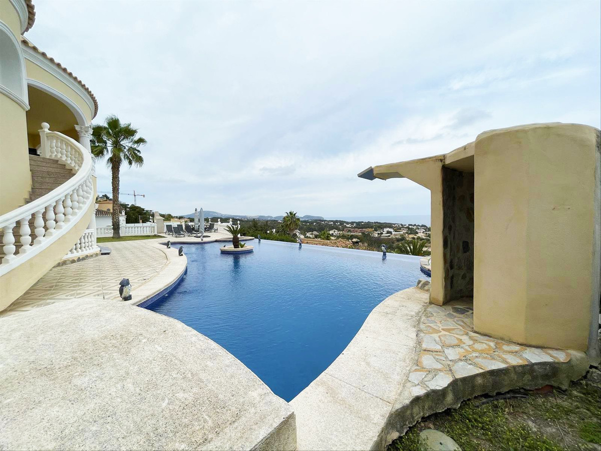 4 Bed Townhouse for sale in Calpe Costa Blanca, Alicante, Spain