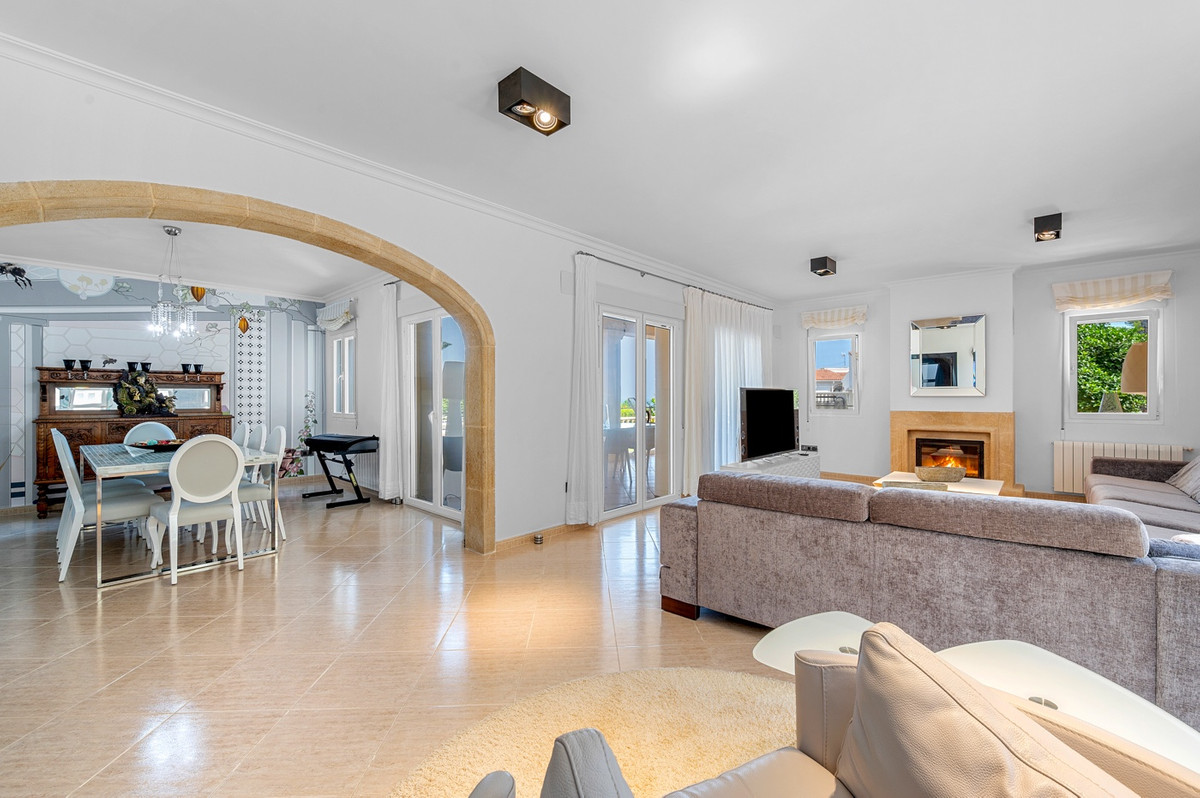 5 Bed Townhouse for sale in Benissa Costa Blanca, Alicante, Spain