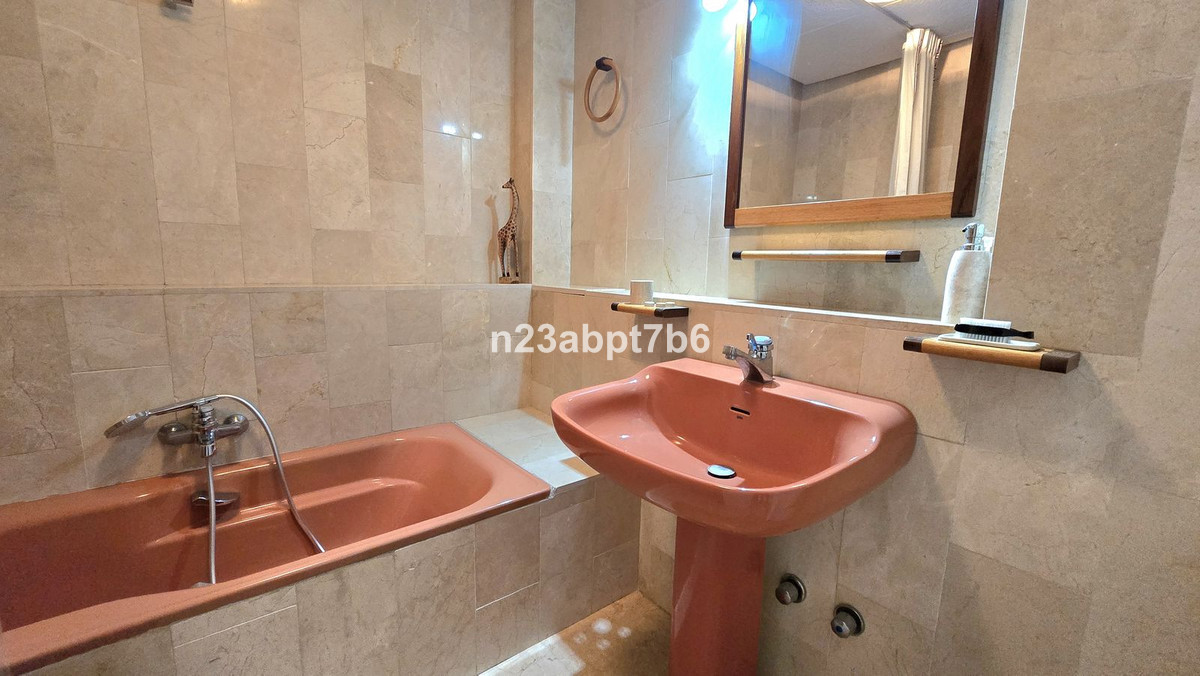 Se vende Apartamento Planta Baja de 2 dormitorios en Costa Del Sol, Málaga, España