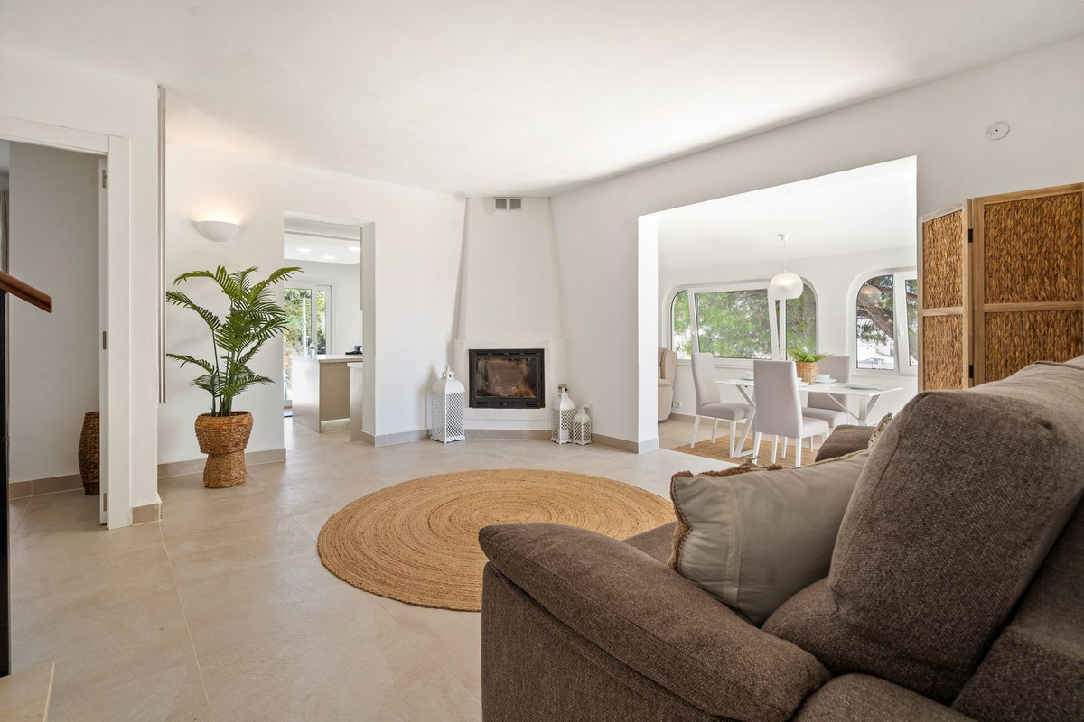 3 Bed Townhouse for sale in Torreblanca Costa Del Sol, Málaga, Spain