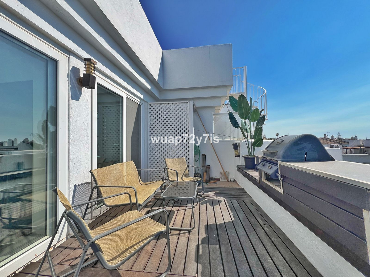 2 Bed Apartment for sale in El Paraiso Costa Del Sol, Málaga, Spain