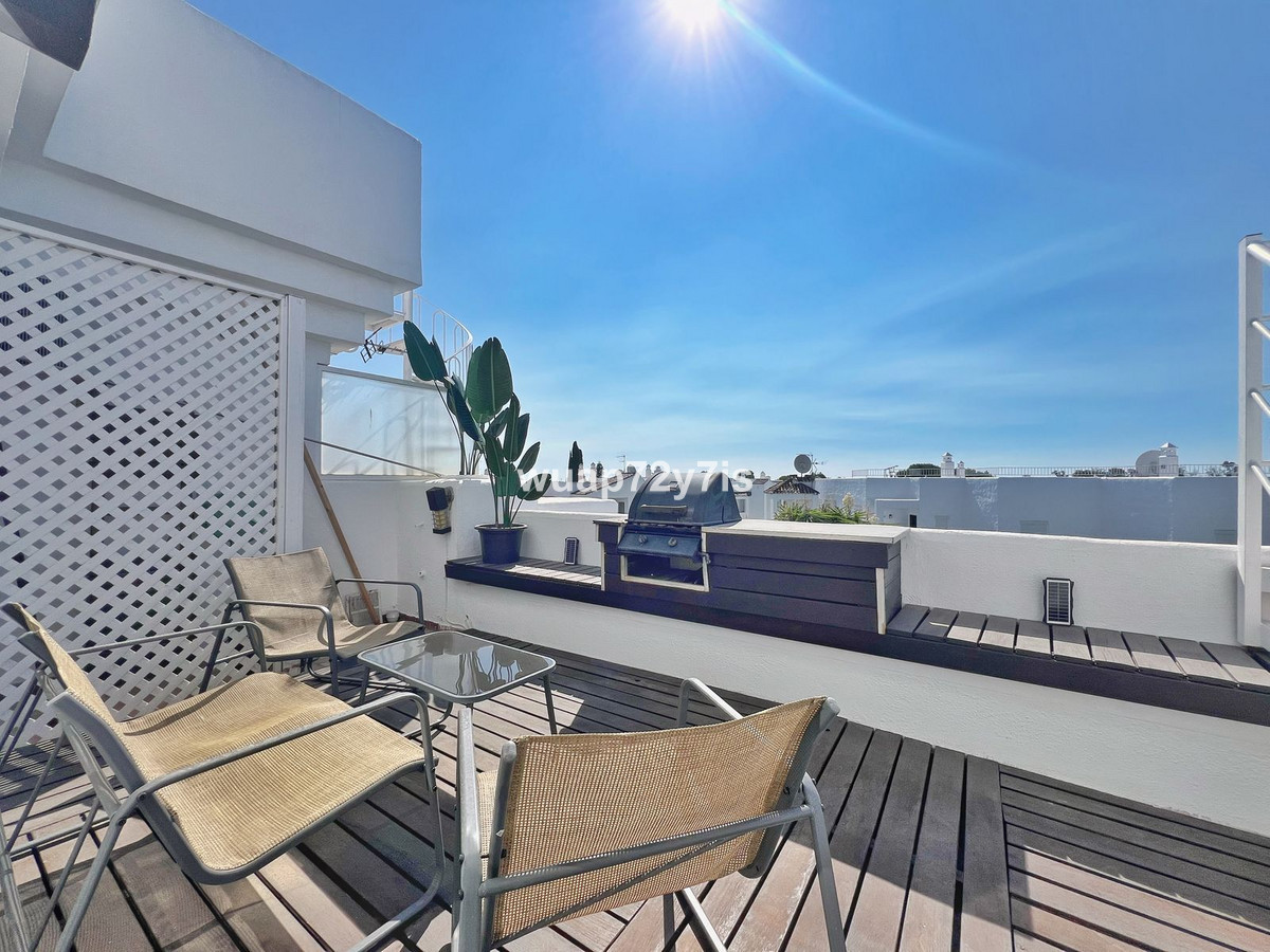 2 Bed Apartment for sale in El Paraiso Costa Del Sol, Málaga, Spain