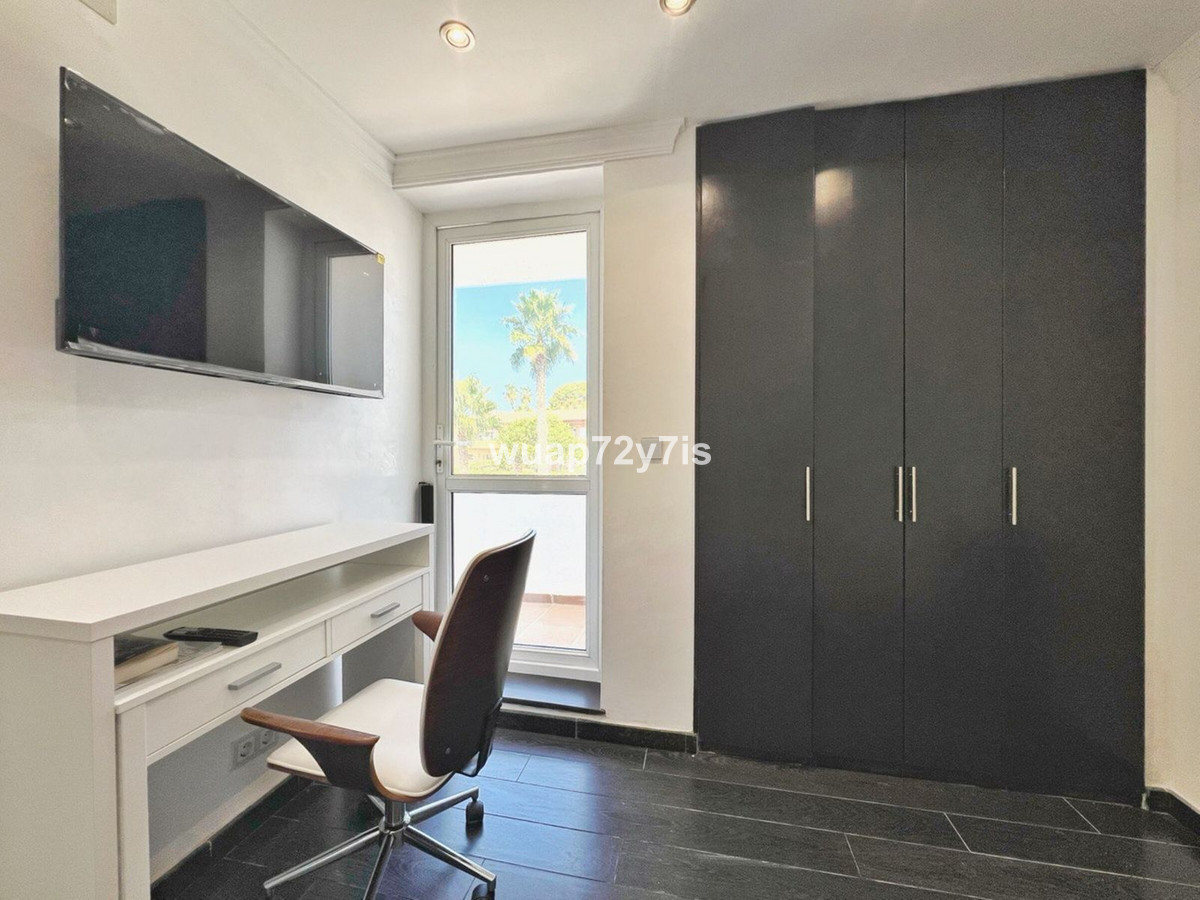 2 Bed Apartment for sale in El Paraiso Costa Del Sol, Málaga, Spain