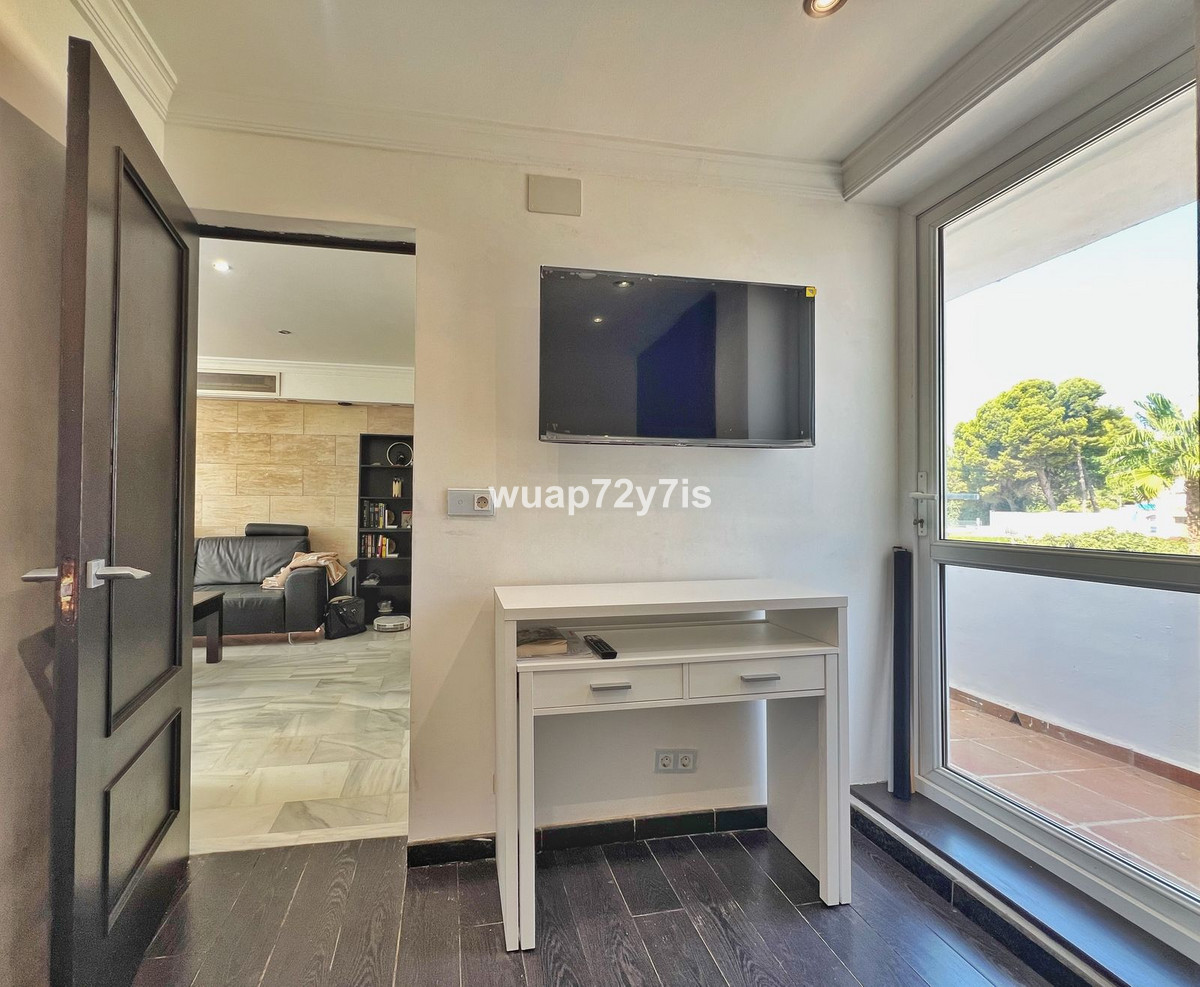 2 Bed Apartment for sale in El Paraiso Costa Del Sol, Málaga, Spain