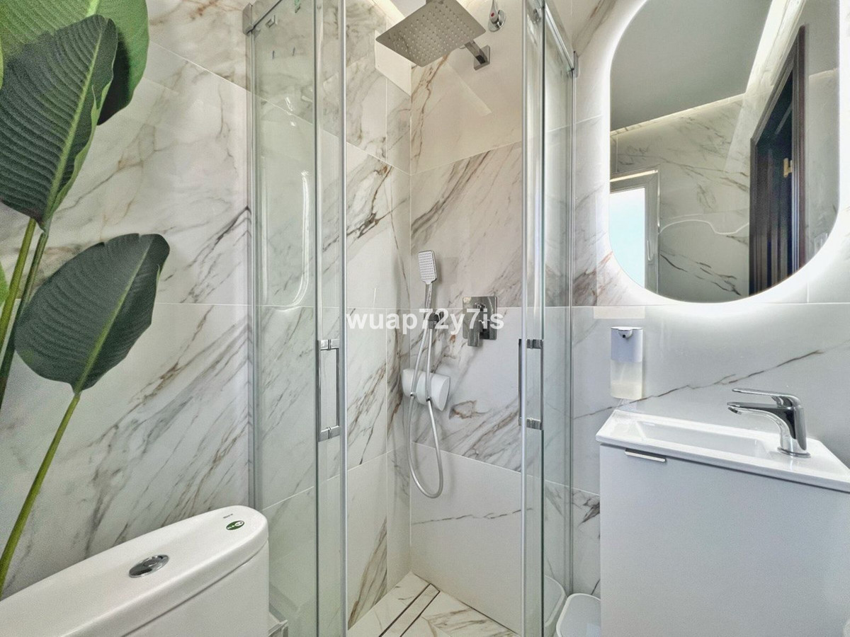 2 Bed Apartment for sale in El Paraiso Costa Del Sol, Málaga, Spain