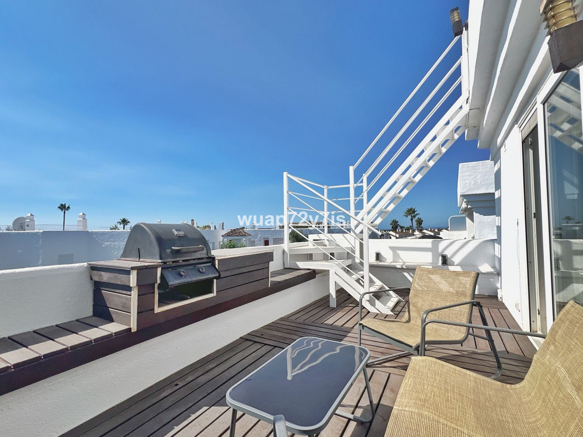 2 Bed Apartment for sale in El Paraiso Costa Del Sol, Málaga, Spain