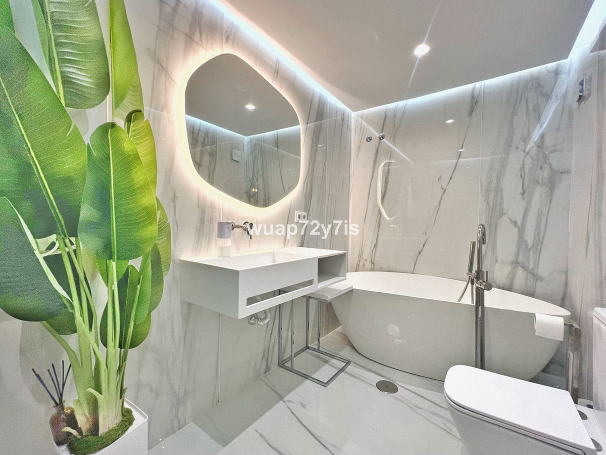 2 Bed Apartment for sale in El Paraiso Costa Del Sol, Málaga, Spain