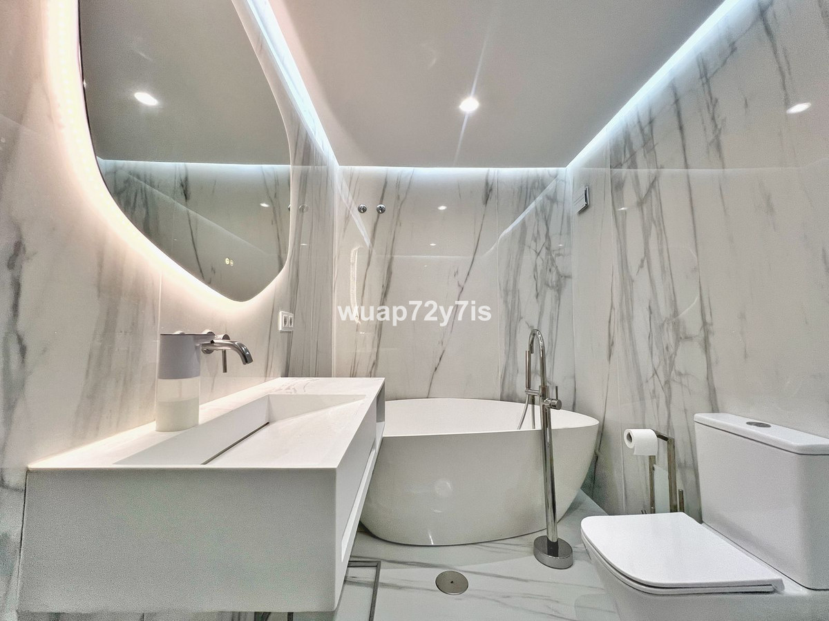 2 Bed Apartment for sale in El Paraiso Costa Del Sol, Málaga, Spain
