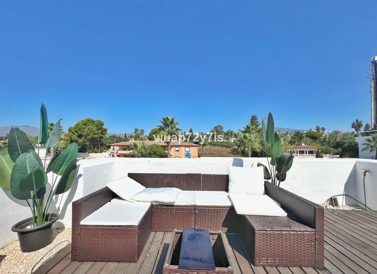 2 Bed Apartment for sale in El Paraiso Costa Del Sol, Málaga, Spain