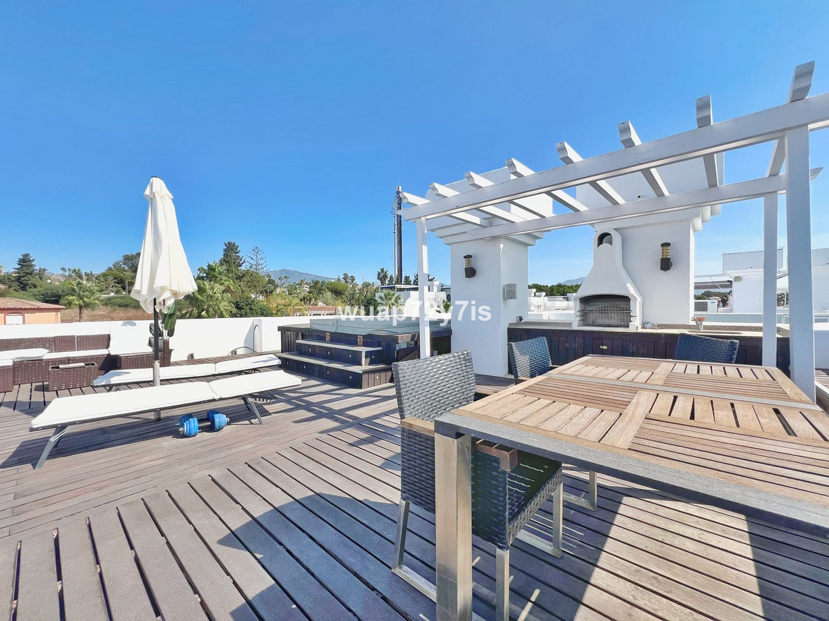 2 Bed Apartment for sale in El Paraiso Costa Del Sol, Málaga, Spain