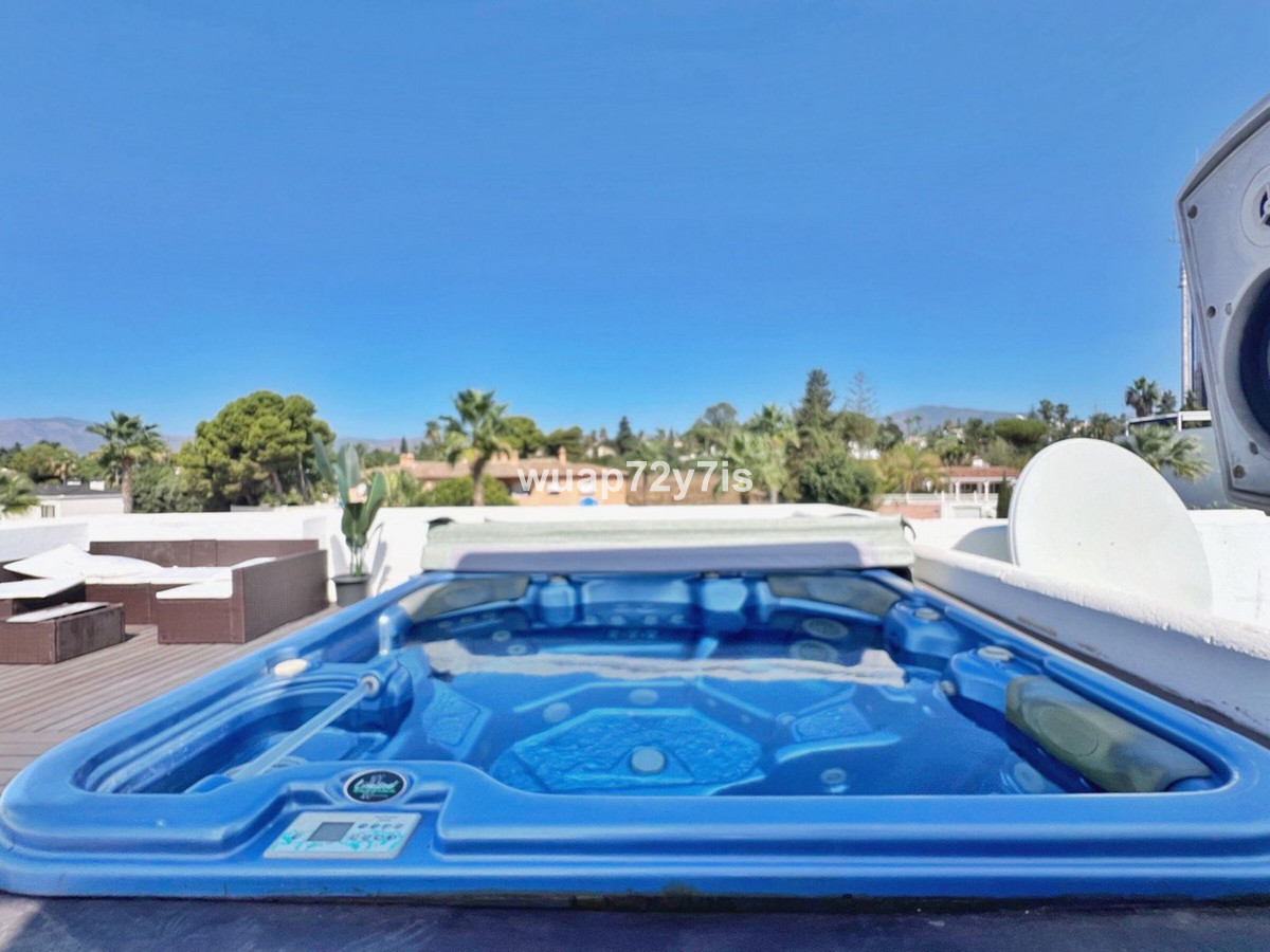 2 Bed Apartment for sale in El Paraiso Costa Del Sol, Málaga, Spain