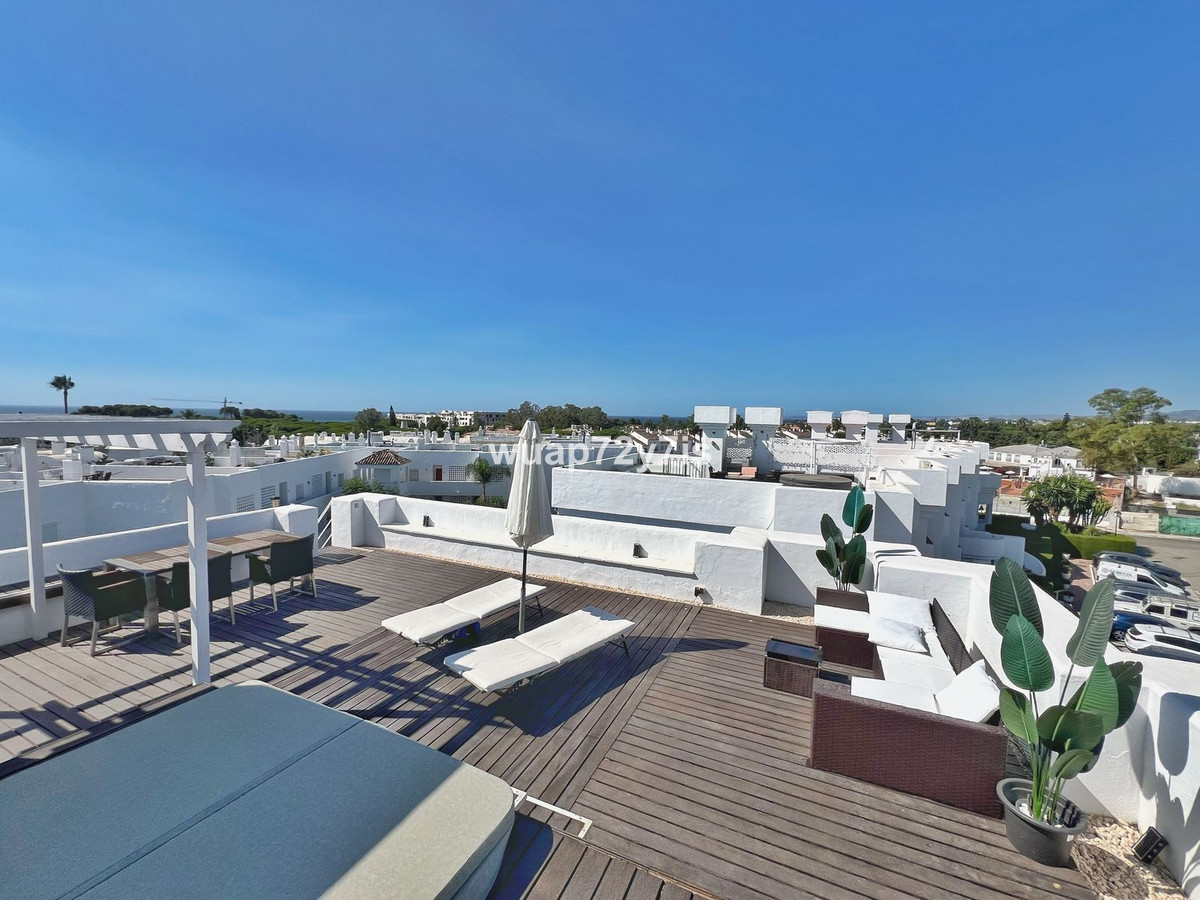 2 Bed Apartment for sale in El Paraiso Costa Del Sol, Málaga, Spain