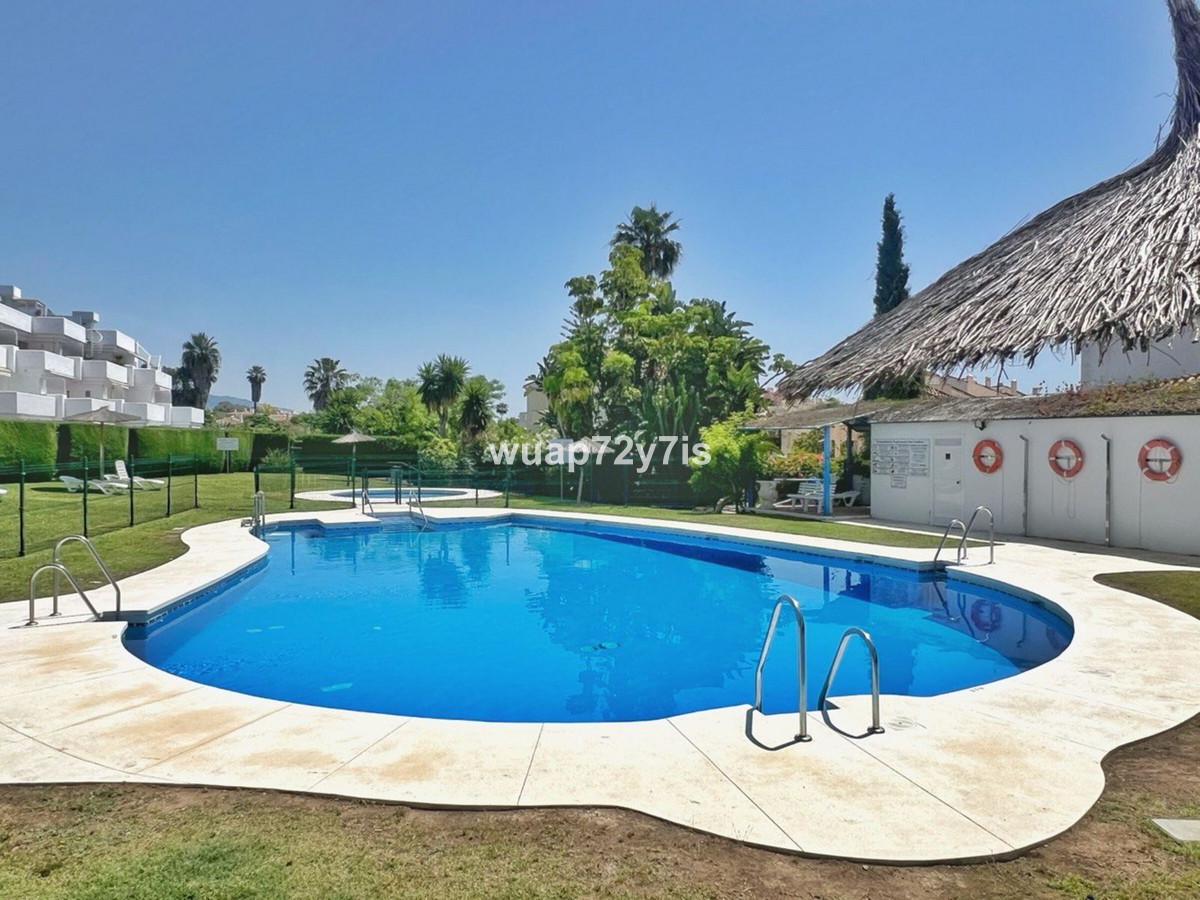 2 Bed Apartment for sale in El Paraiso Costa Del Sol, Málaga, Spain