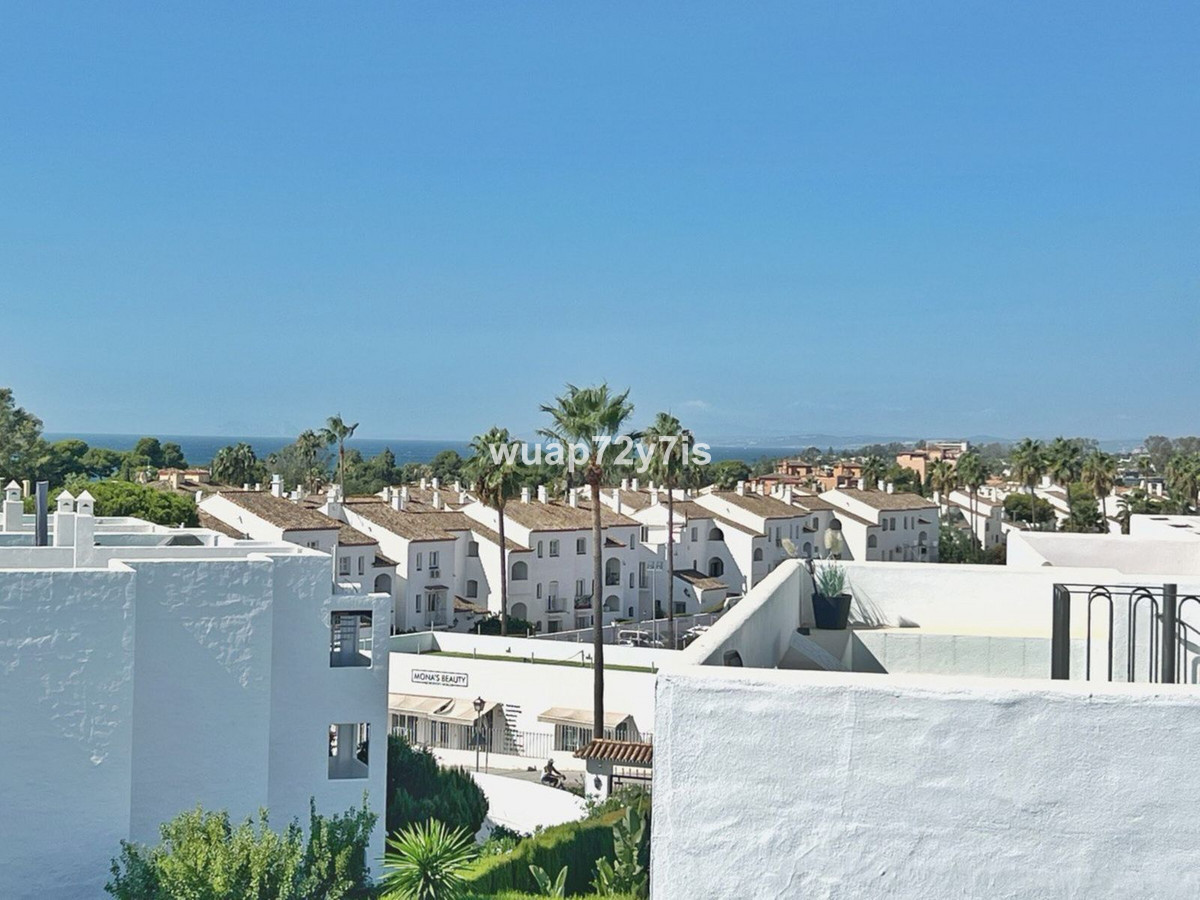 2 Bed Apartment for sale in El Paraiso Costa Del Sol, Málaga, Spain