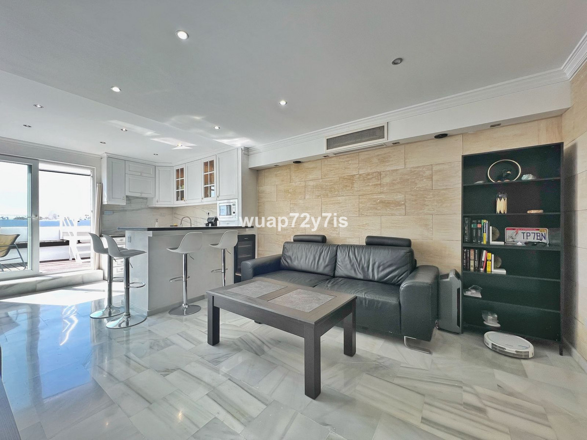 2 Bed Apartment for sale in El Paraiso Costa Del Sol, Málaga, Spain