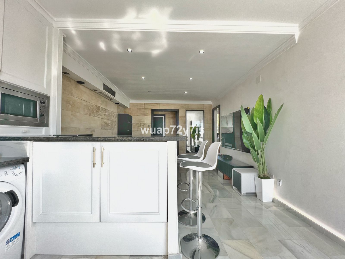 2 Bed Apartment for sale in El Paraiso Costa Del Sol, Málaga, Spain