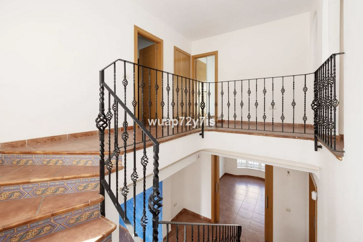 5 Bed Townhouse for sale in Benalmadena Costa Del Sol, Málaga, Spain