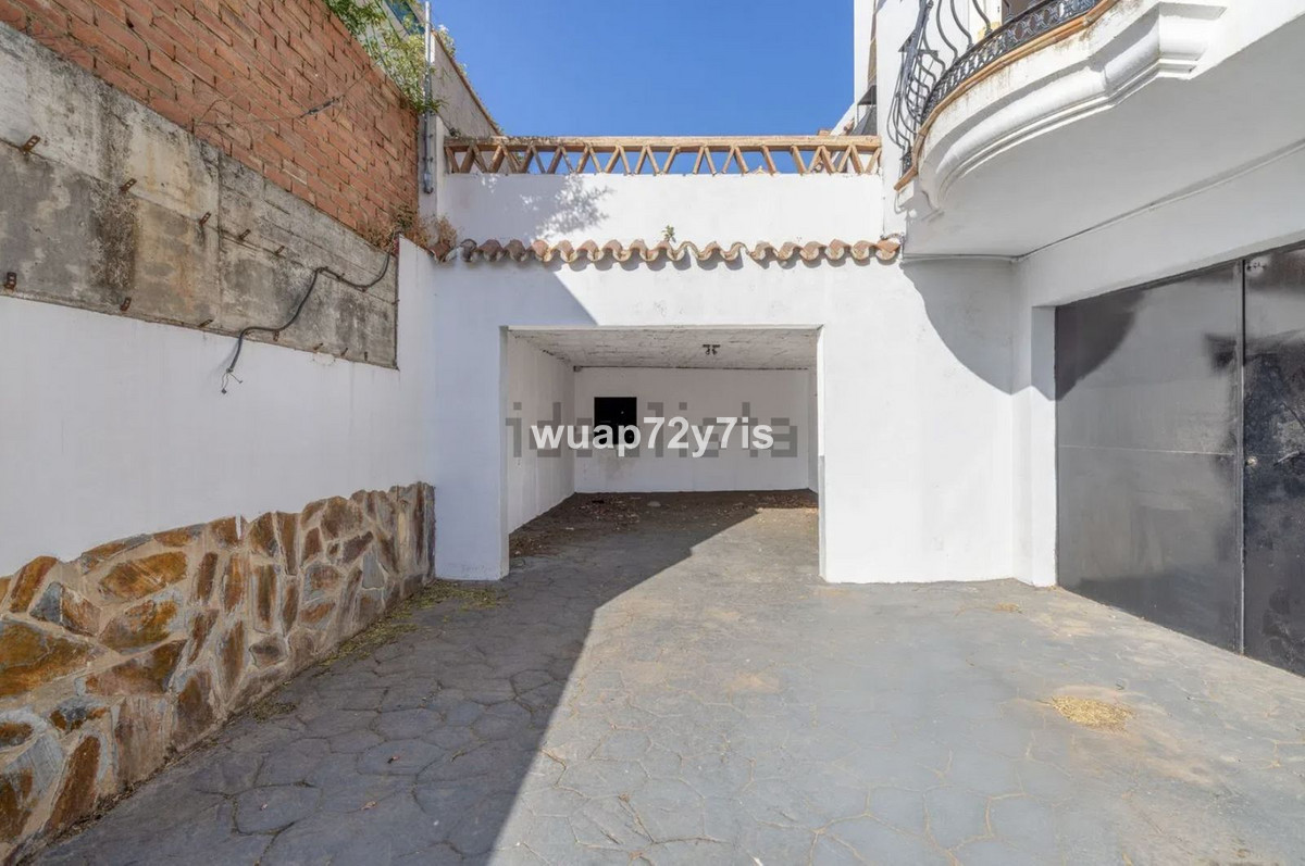 5 Bed Townhouse for sale in Benalmadena Costa Del Sol, Málaga, Spain