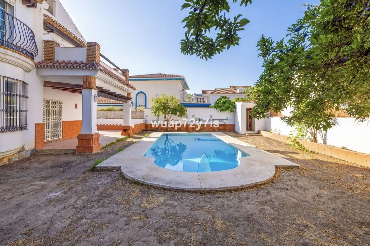 5 Bed Townhouse for sale in Benalmadena Costa Del Sol, Málaga, Spain