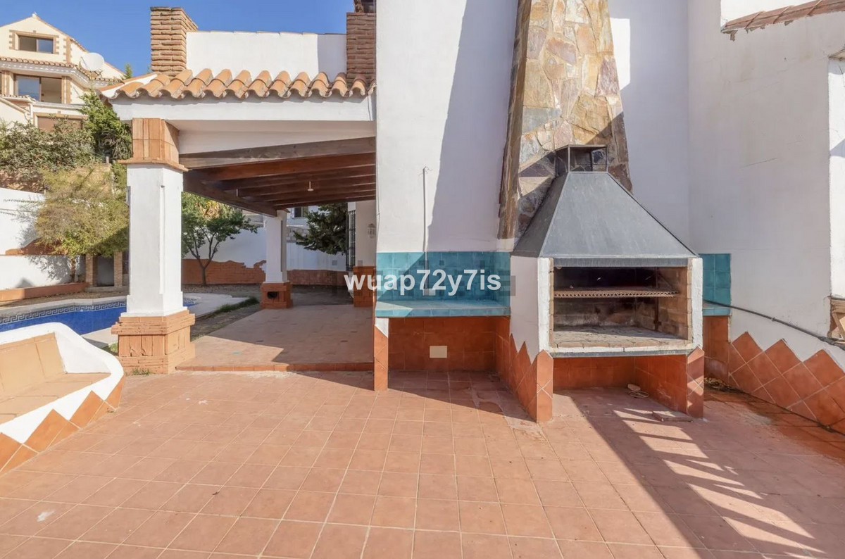 5 Bed Townhouse for sale in Benalmadena Costa Del Sol, Málaga, Spain