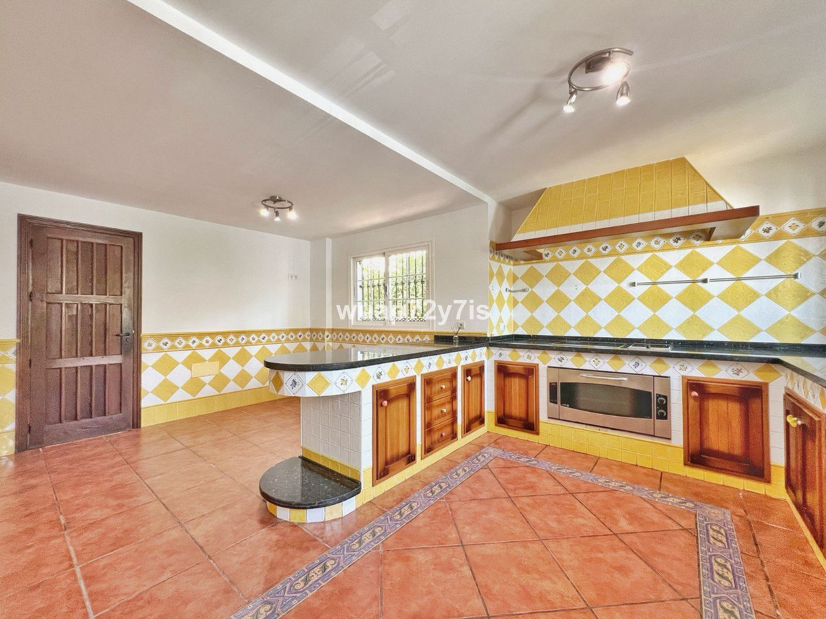 5 Bed Townhouse for sale in Benalmadena Costa Del Sol, Málaga, Spain