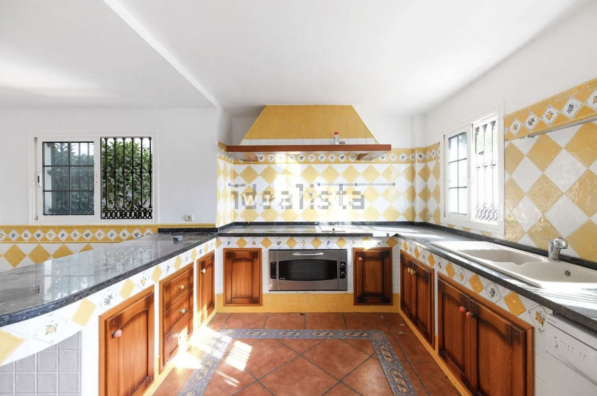 5 Bed Townhouse for sale in Benalmadena Costa Del Sol, Málaga, Spain
