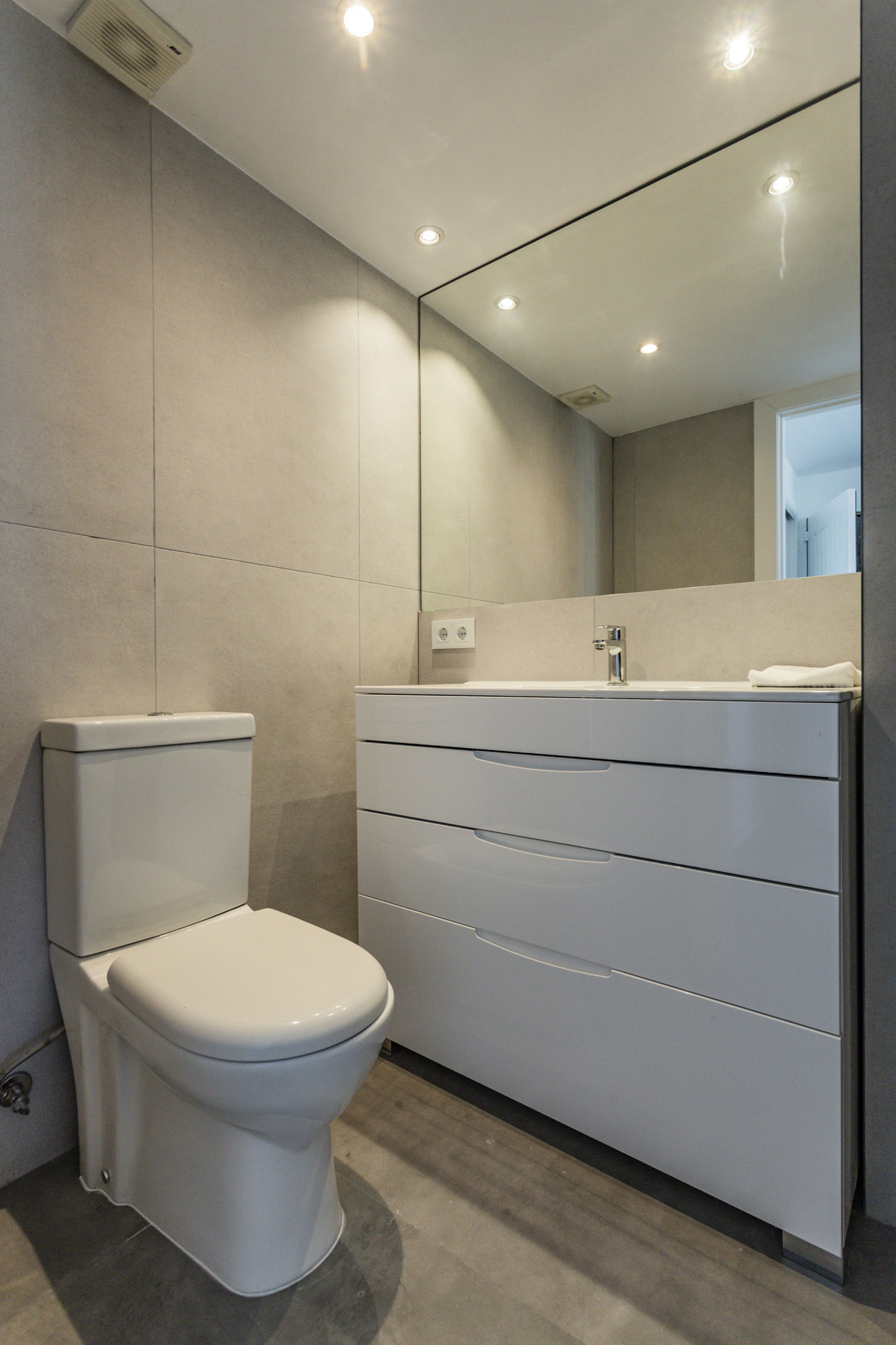 2 Bed Apartment for sale in Río Real Costa Del Sol, Málaga, Spain