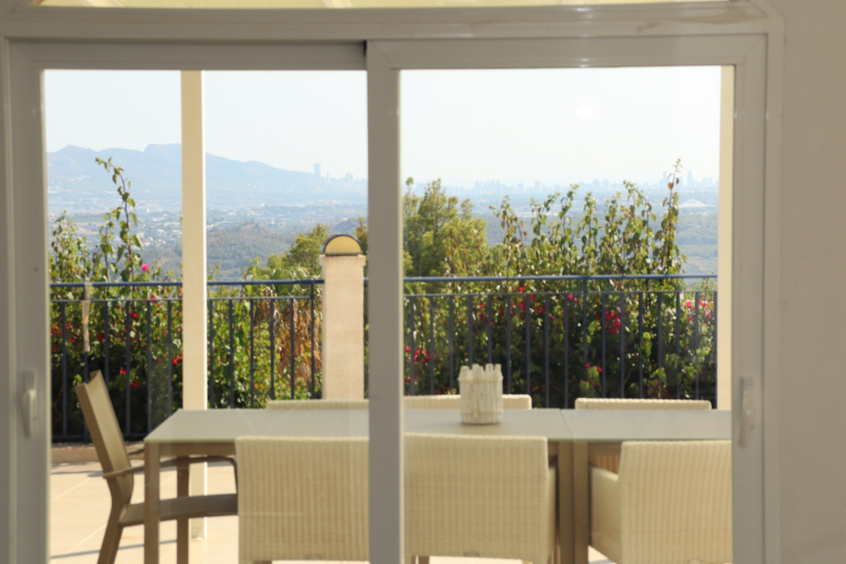 Se vende Villa - Chalet de 3 dormitorios en Costa Blanca, Alicante, España