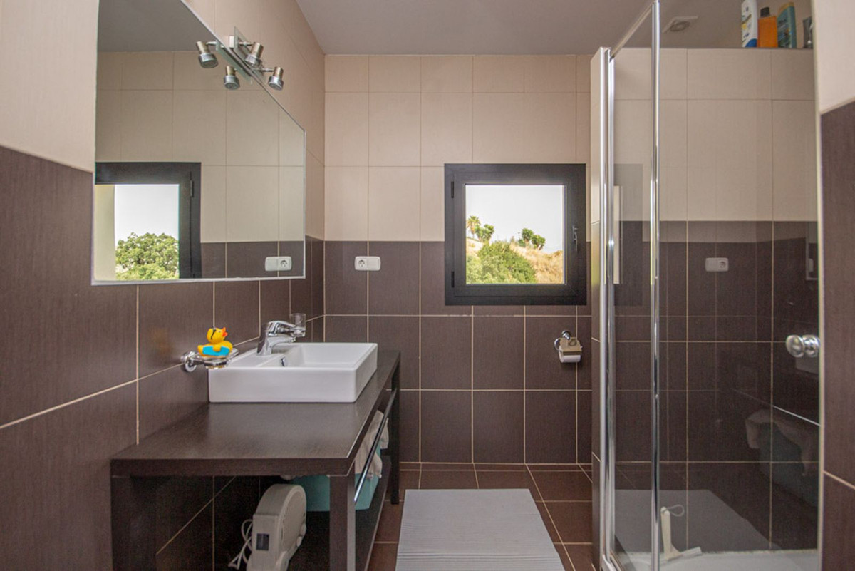 4 Bed Townhouse for sale in La Mairena Costa Del Sol, Málaga, Spain