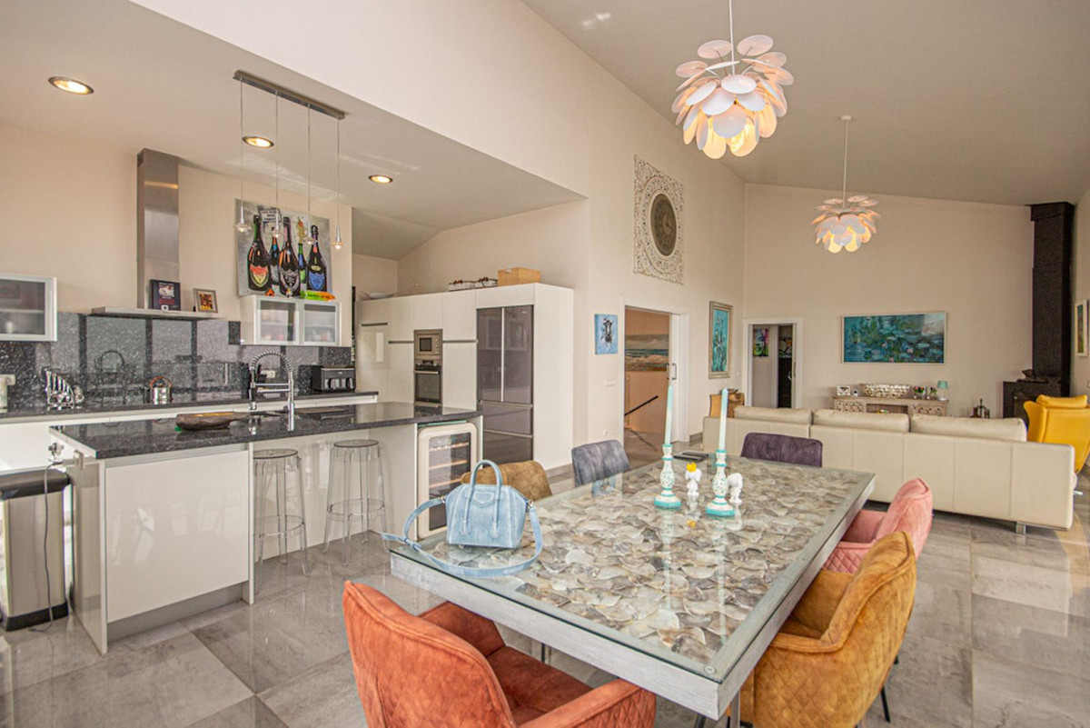 4 Bed Townhouse for sale in La Mairena Costa Del Sol, Málaga, Spain