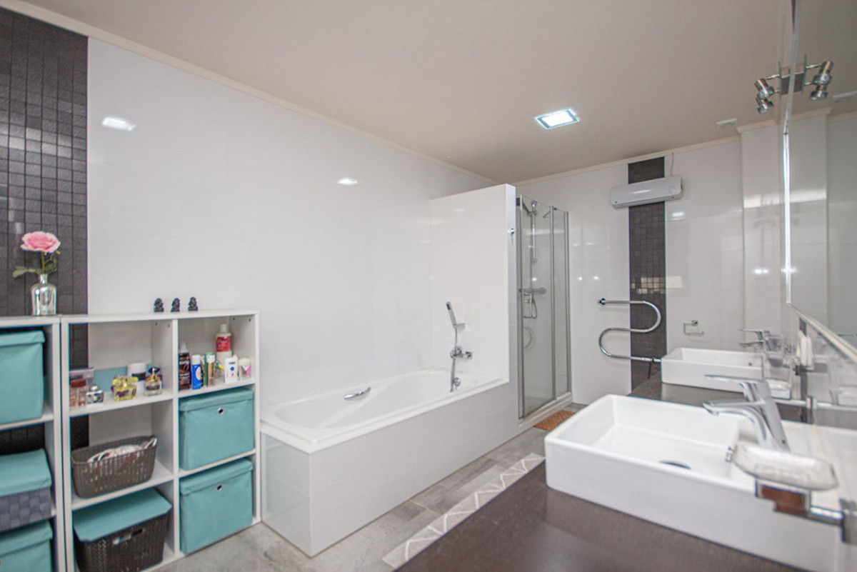 4 Bed Townhouse for sale in La Mairena Costa Del Sol, Málaga, Spain