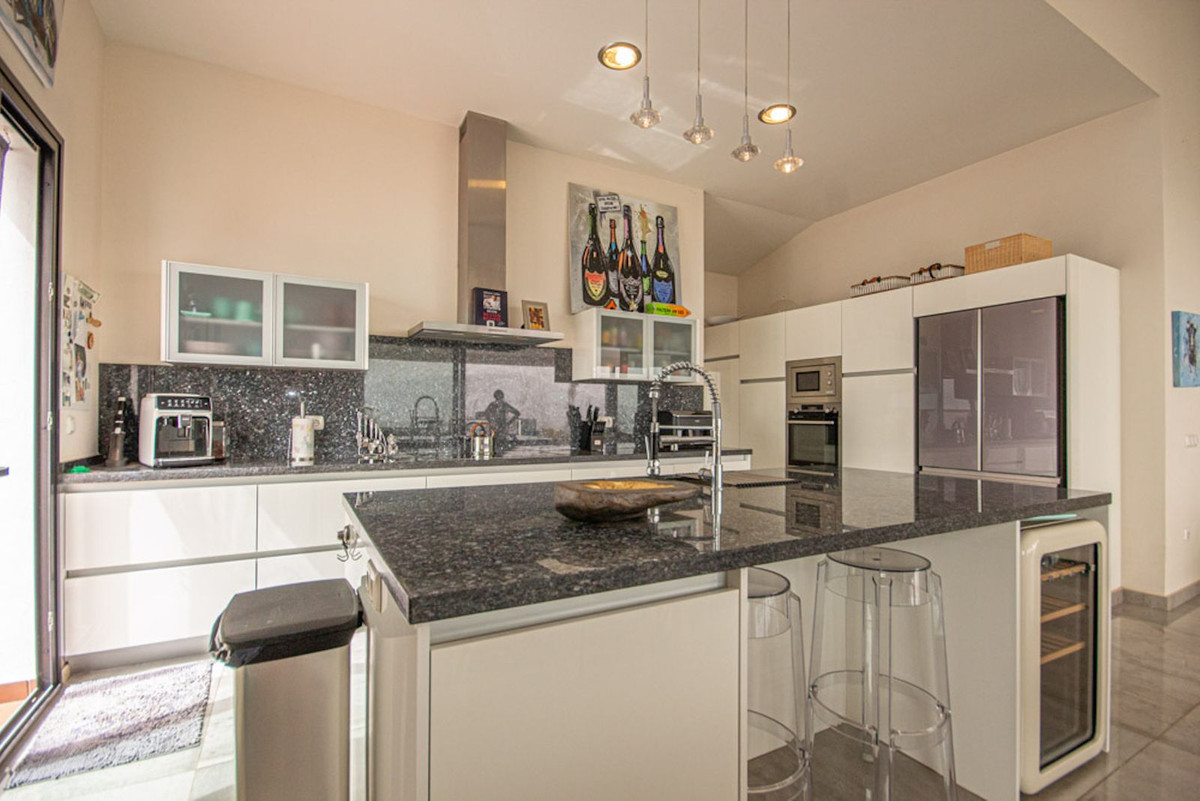4 Bed Townhouse for sale in La Mairena Costa Del Sol, Málaga, Spain
