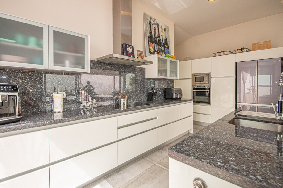 4 Bed Townhouse for sale in La Mairena Costa Del Sol, Málaga, Spain