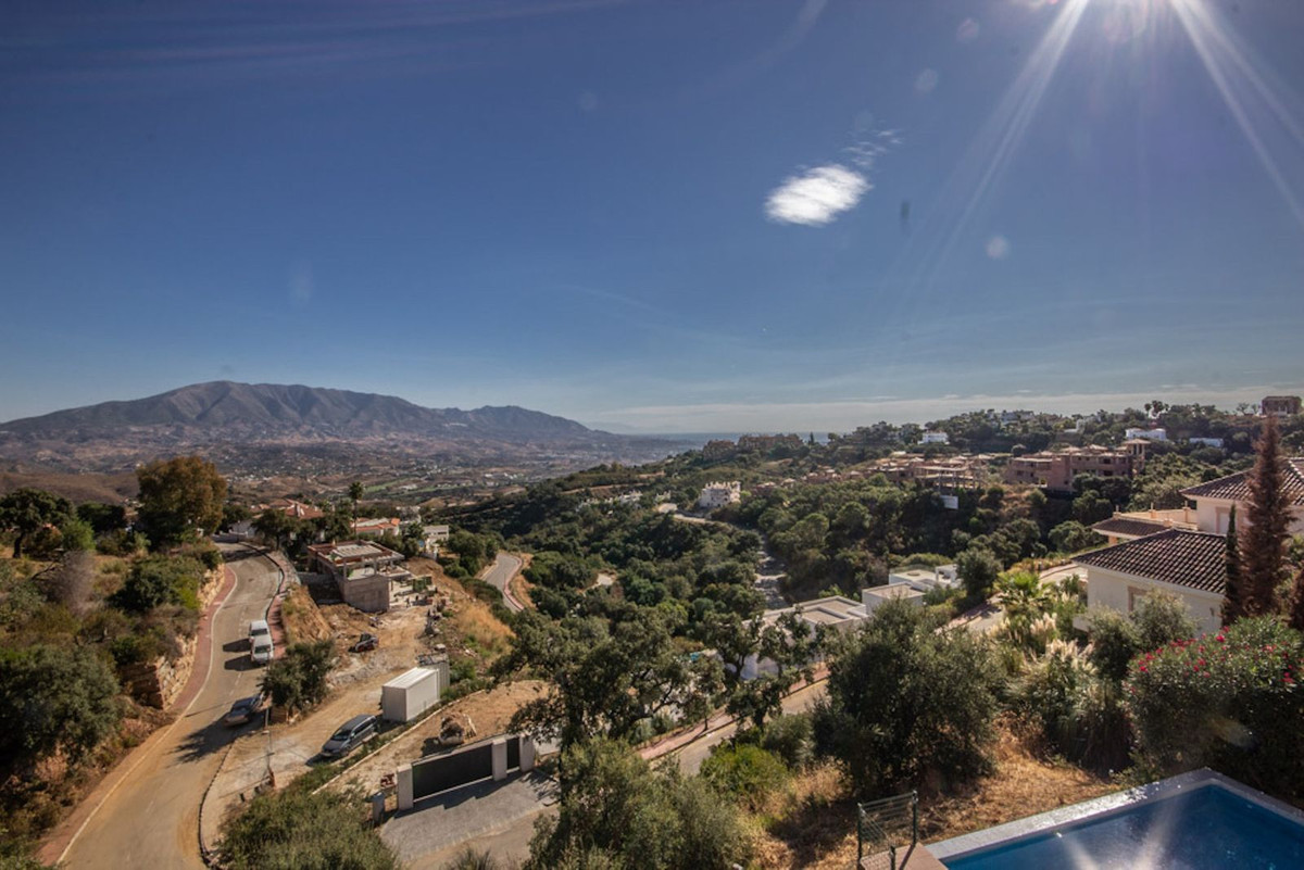 4 Bed Townhouse for sale in La Mairena Costa Del Sol, Málaga, Spain