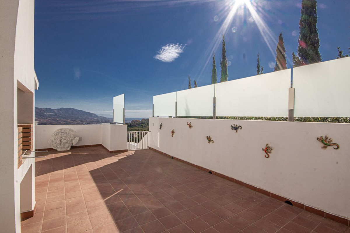 4 Bed Townhouse for sale in La Mairena Costa Del Sol, Málaga, Spain