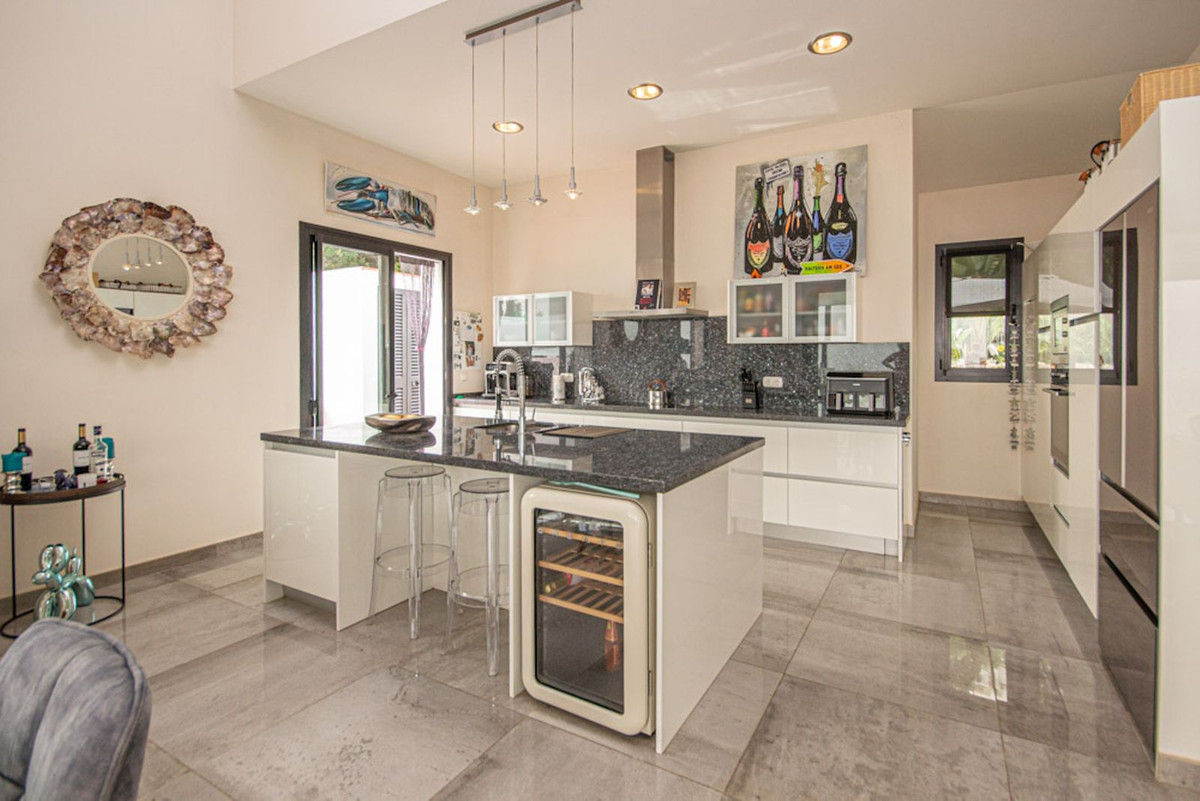 4 Bed Townhouse for sale in La Mairena Costa Del Sol, Málaga, Spain