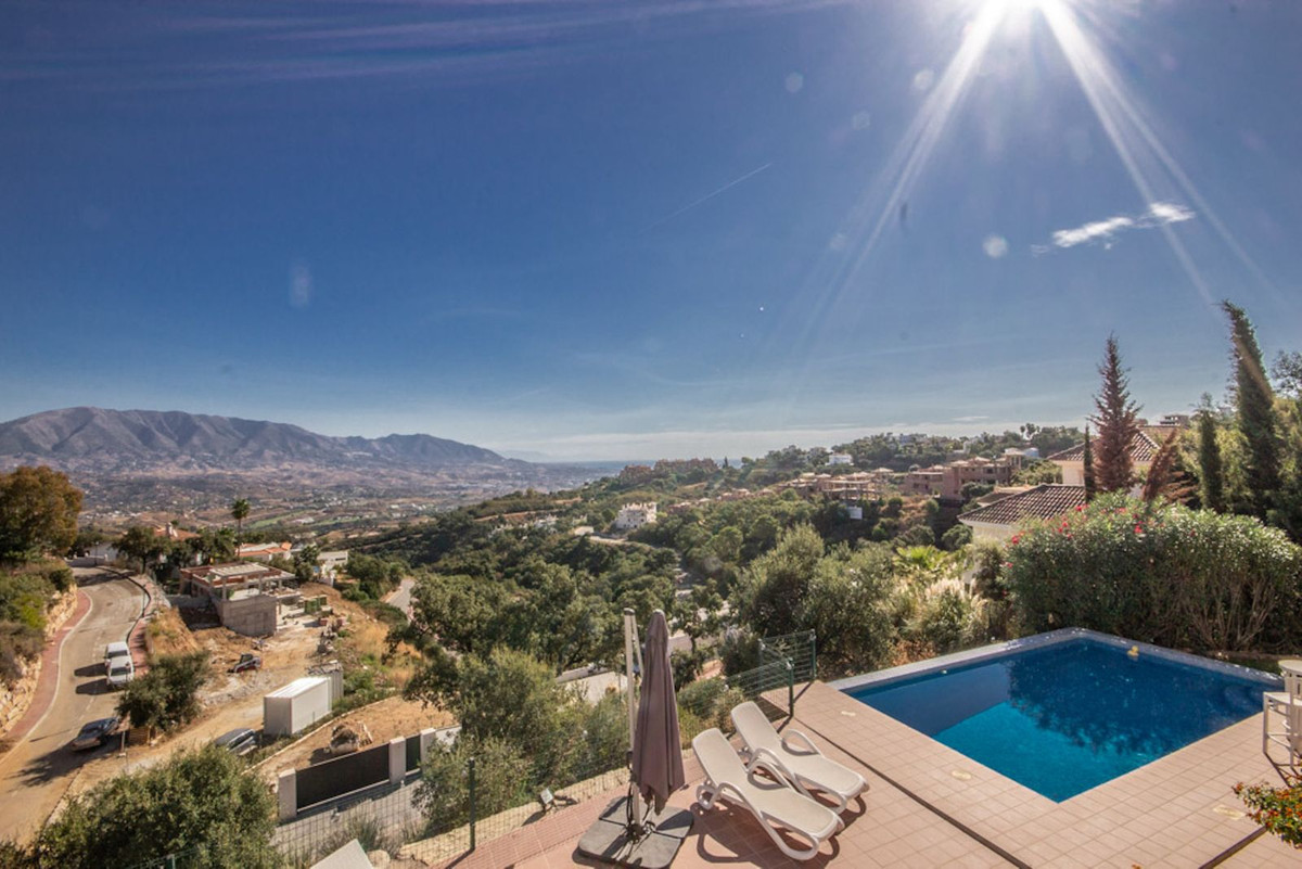 4 Bed Townhouse for sale in La Mairena Costa Del Sol, Málaga, Spain