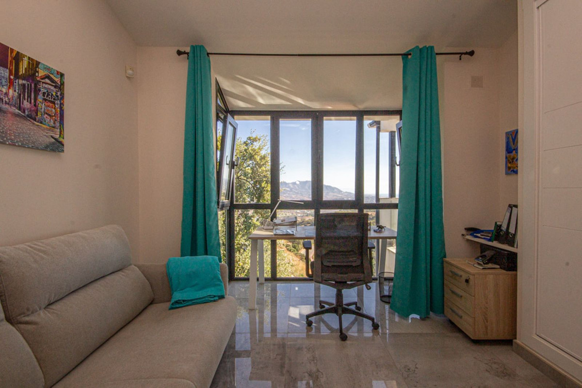 4 Bed Townhouse for sale in La Mairena Costa Del Sol, Málaga, Spain