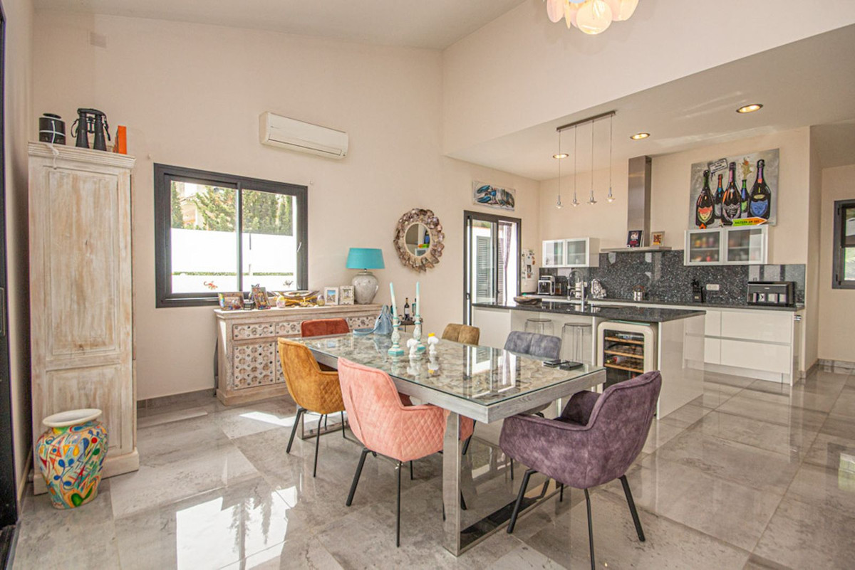 4 Bed Townhouse for sale in La Mairena Costa Del Sol, Málaga, Spain