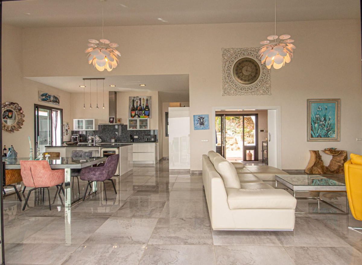 4 Bed Townhouse for sale in La Mairena Costa Del Sol, Málaga, Spain