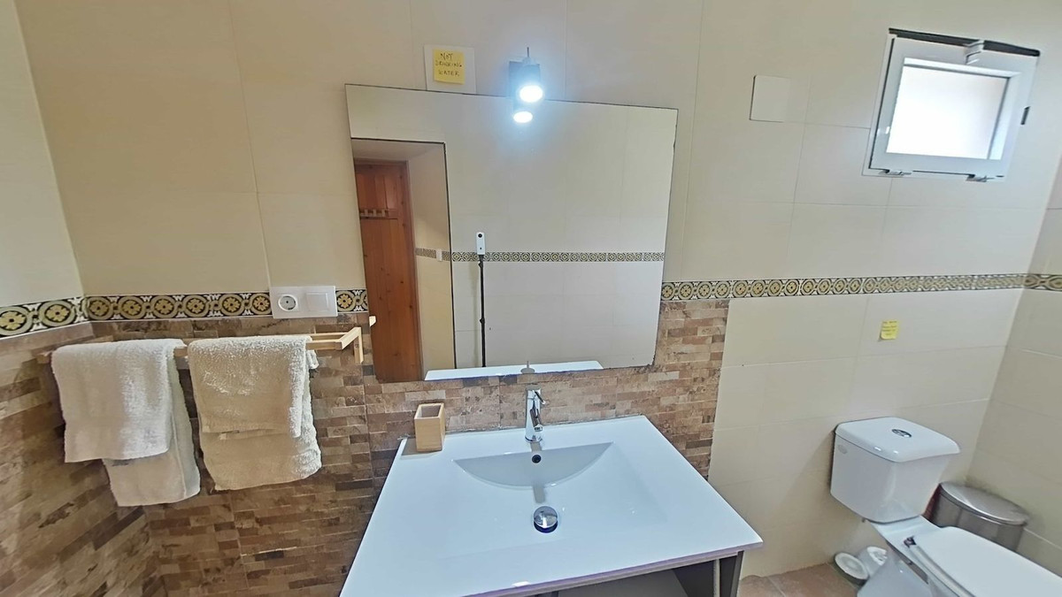 Se vende Villa - Chalet de 3 dormitorios en Costa Del Sol East, Málaga, España