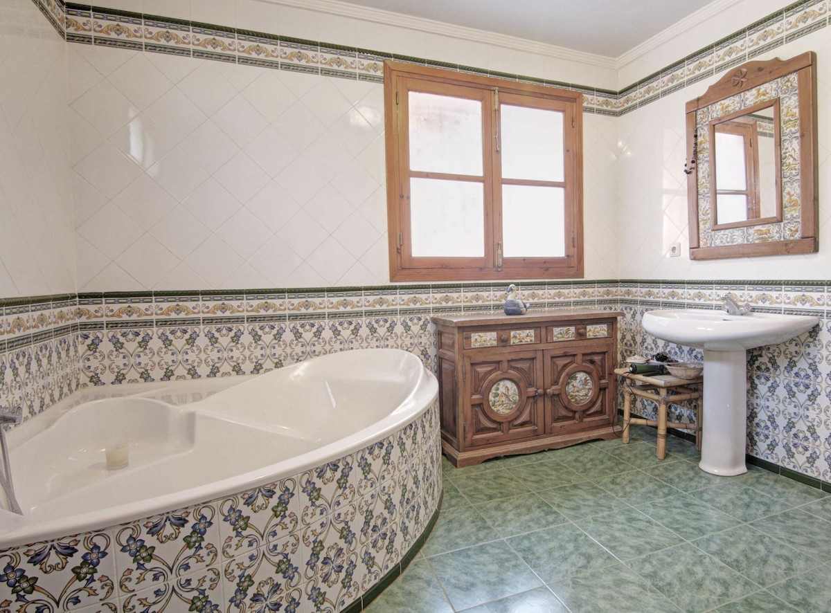 Se vende Villa - Chalet de 3 dormitorios en Costa Del Sol East, Málaga, España