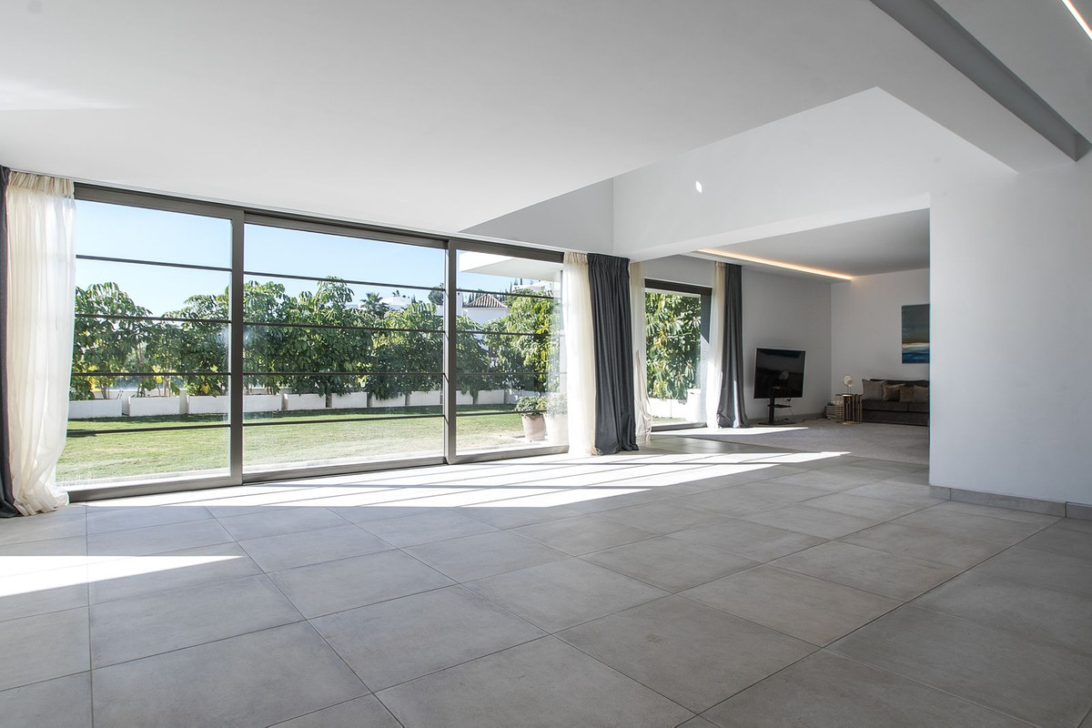 Se vende Villa - Chalet de 5 dormitorios en Costa Del Sol, Málaga, España
