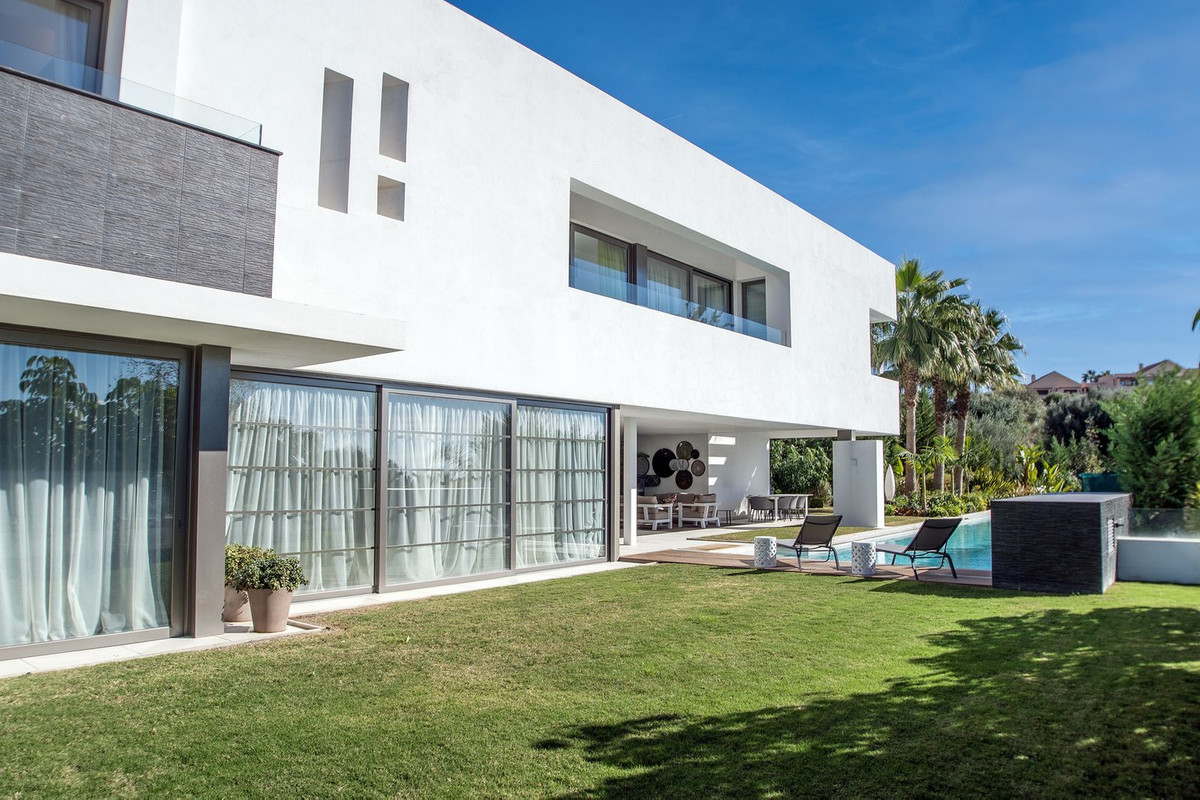 Se vende Villa - Chalet de 5 dormitorios en Costa Del Sol, Málaga, España