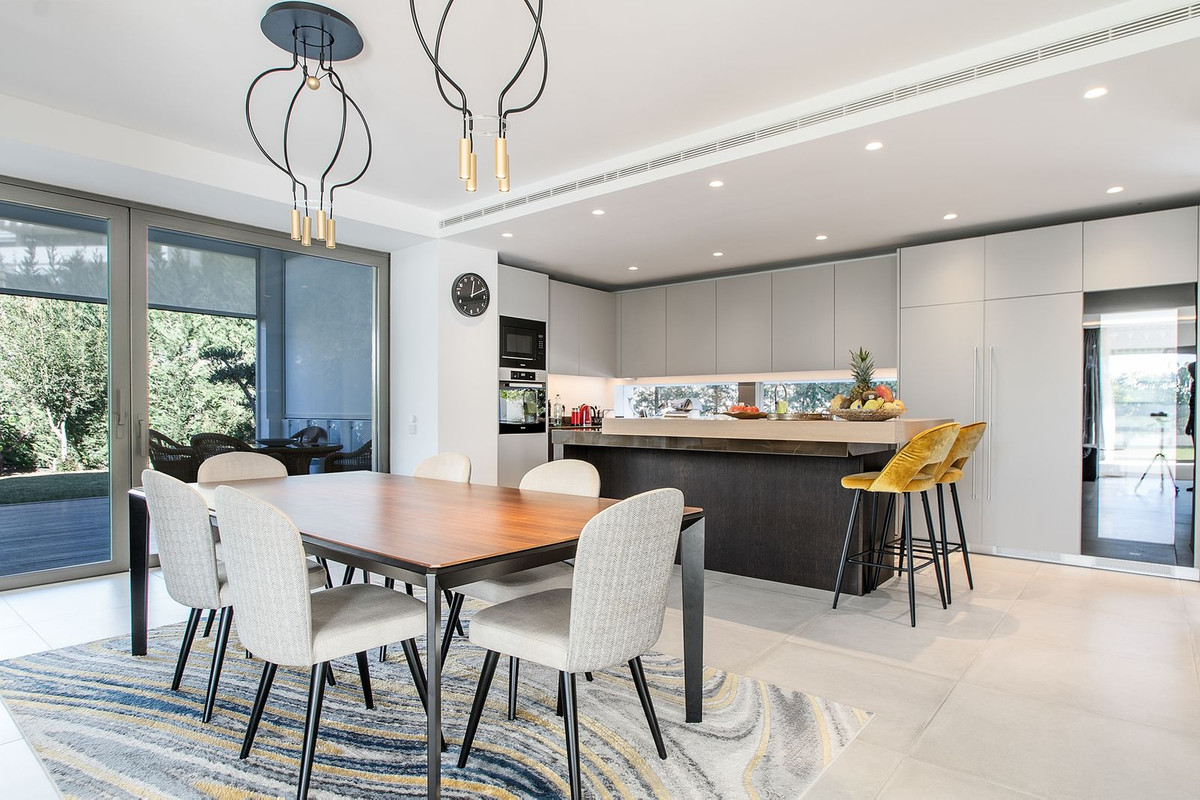 Se vende Villa - Chalet de 5 dormitorios en Costa Del Sol, Málaga, España