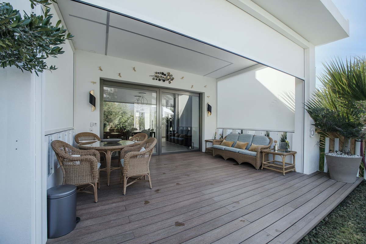 Se vende Villa - Chalet de 5 dormitorios en Costa Del Sol, Málaga, España