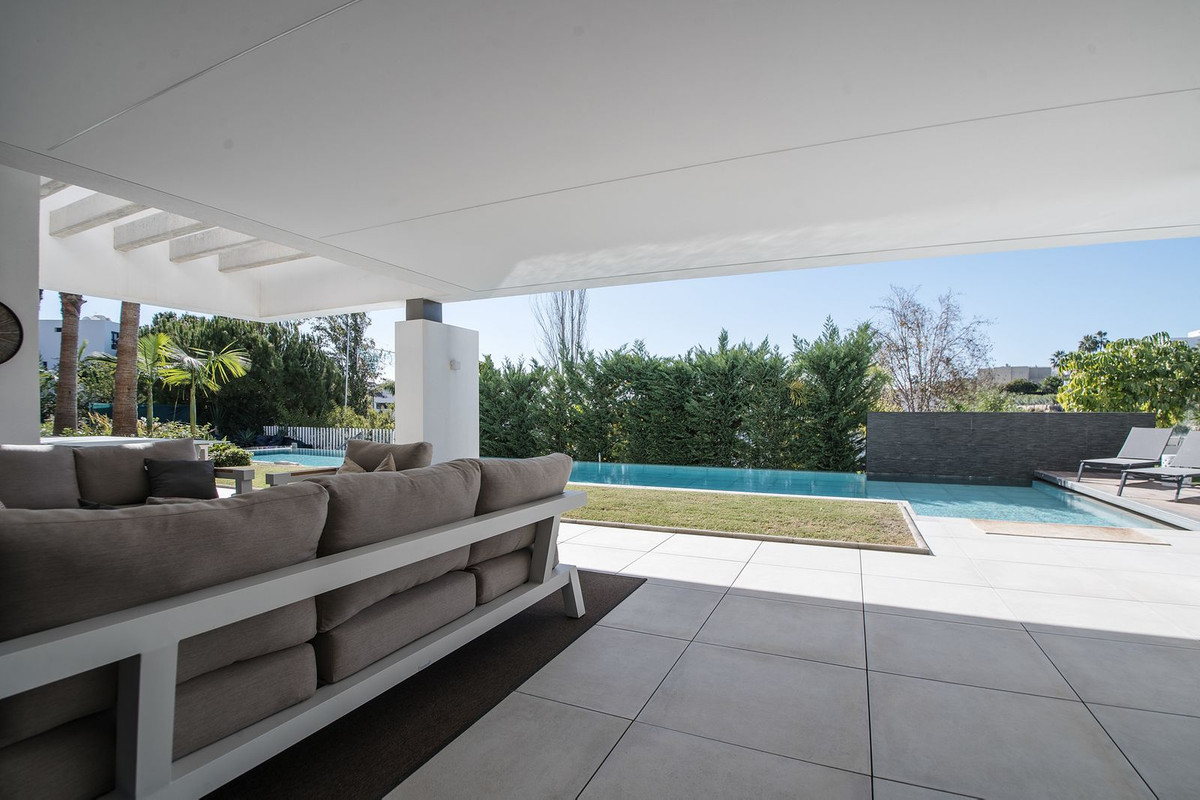 Se vende Villa - Chalet de 5 dormitorios en Costa Del Sol, Málaga, España