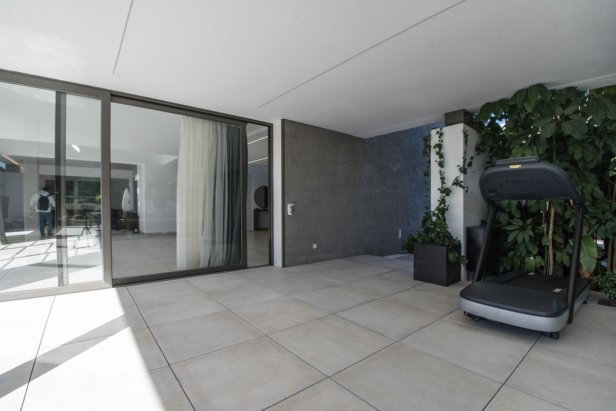 Se vende Villa - Chalet de 5 dormitorios en Costa Del Sol, Málaga, España