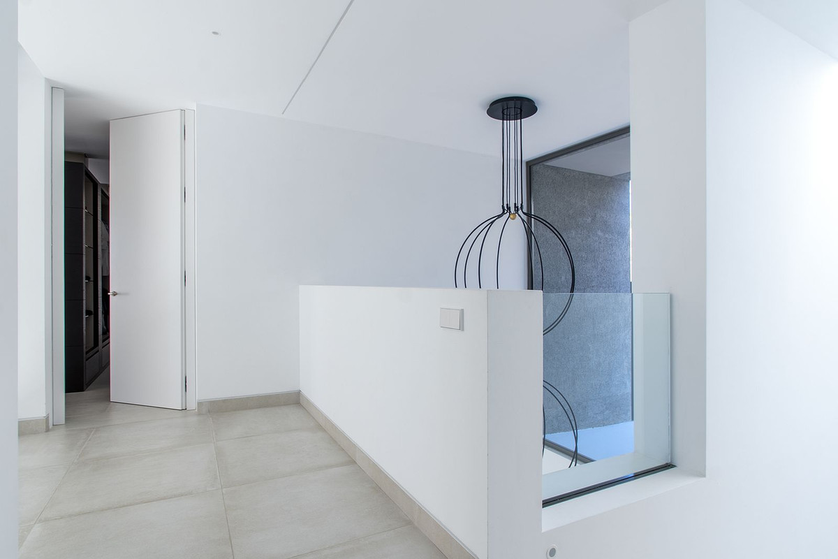 Se vende Villa - Chalet de 5 dormitorios en Costa Del Sol, Málaga, España